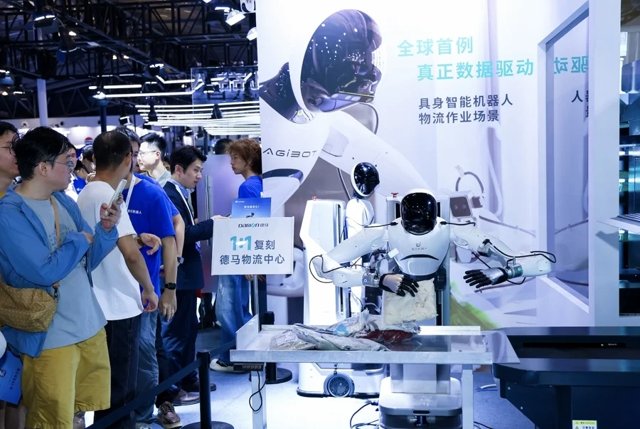 智元精靈G1在進行物流分揀工作