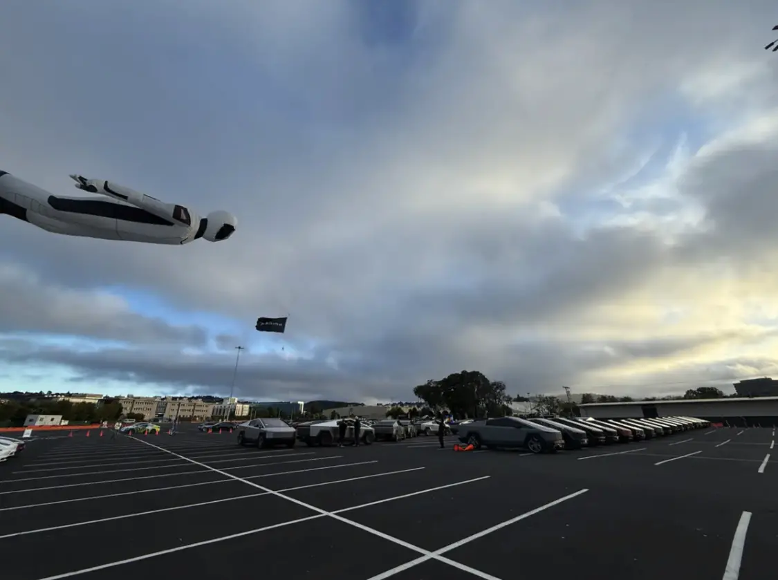 活動現(xiàn)場的Starman充氣假人