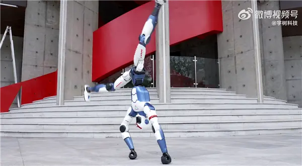 網友質疑機器人跳舞、拳擊沒用 宇樹科技創始人王興興回應