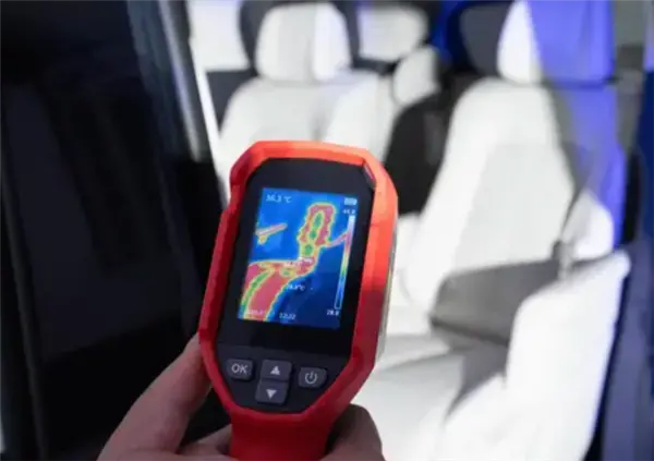 新款別克GL8陸尊PHEV內(nèi)飾曝光：升級(jí)環(huán)抱式后排座椅加熱