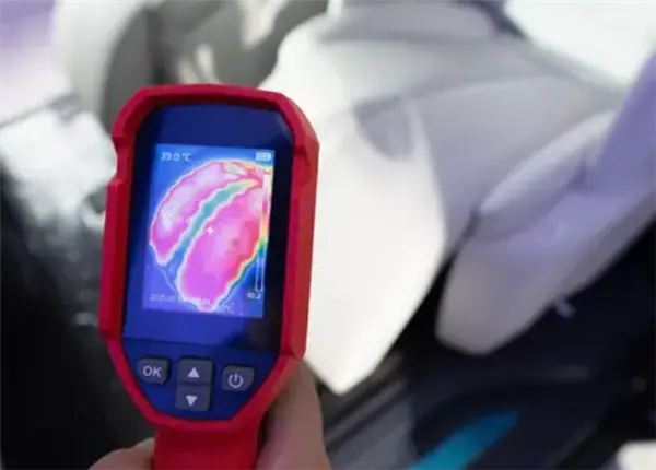 新款別克GL8陸尊PHEV內(nèi)飾曝光：升級(jí)環(huán)抱式后排座椅加熱