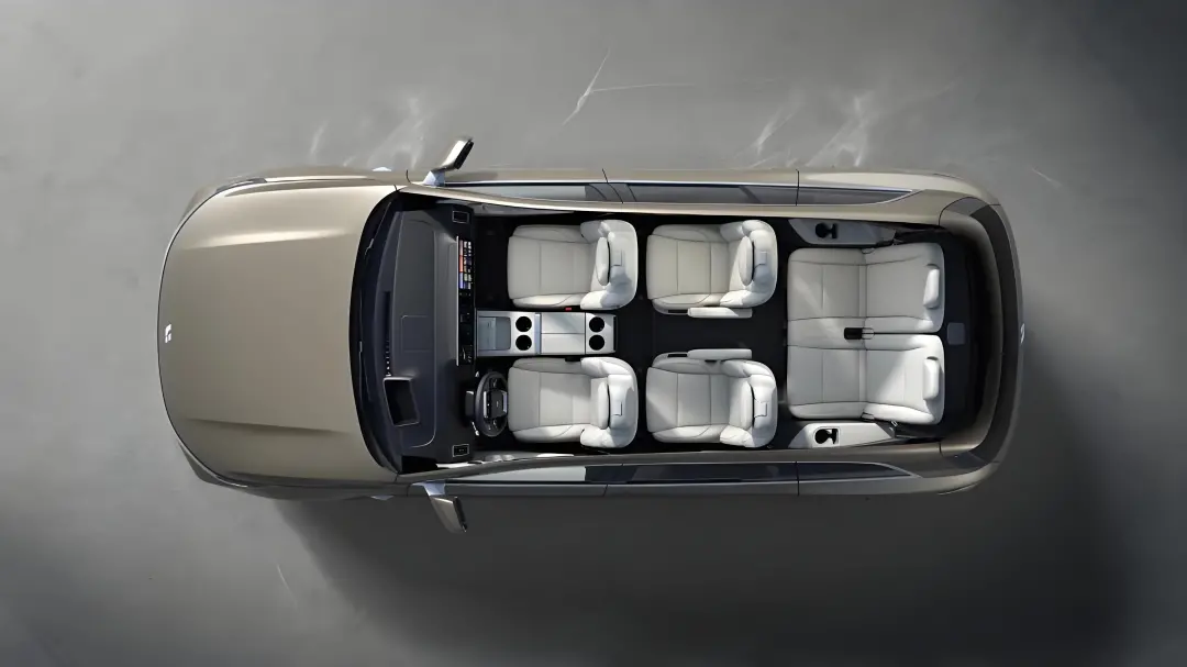 理想十周年,變陣先變?nèi)?" alt="理想十周年,變陣先變?nèi)? data-lazyload="https://x0.ifengimg.com/ucms/2025_31/4F469ED7684A04D301D8CD3E4ADF1C26933C1FDA_size333_w1080_h607.png" /></p>
<p>李想顯然意識(shí)到了靠車本身不可能守住。2023年底,理想宣布從智能電動(dòng)車企業(yè)升級(jí)為人工智能企業(yè),VLA架構(gòu)、無(wú)圖NOA、MindGPT大模型接連上車。但AI的落地漫長(zhǎng)且燒錢,那一年的理想研發(fā)占比僅8.5%,遠(yuǎn)低于蔚來(lái)的22%、小鵬的19%;要想在兩年內(nèi)追上,需要的不只是最充裕的現(xiàn)金儲(chǔ)備,更是把AI能力變成用戶每天離不開(kāi)的生態(tài)。</p>
<p>然而,眼下最焦灼的戰(zhàn)役仍在純電戰(zhàn)場(chǎng)。MEGA的挫折揭示出一個(gè)冰冷的現(xiàn)實(shí),那就是當(dāng)失去增程技術(shù)光環(huán),純電市場(chǎng)的較量更考驗(yàn)系統(tǒng)韌性。</p>
<p>理想的選擇表現(xiàn)出其戰(zhàn)略定力,在2500座超充站建成前,控制純電車型投放節(jié)奏;i8延續(xù)了MEGA飽受爭(zhēng)議的外觀設(shè)計(jì),以換取低風(fēng)阻下的長(zhǎng)續(xù)航;將VLA多模態(tài)交互植入純電車型,實(shí)現(xiàn)聲紋識(shí)別、兒童情緒監(jiān)測(cè)等獨(dú)家功能。不過(guò),民生證券仍直接指出,2025年理想凈利潤(rùn)增長(zhǎng)25.9%的前提是,i系列必須在高端純電市場(chǎng)殺出血路。</p>
<p class="detailPic"><img class="" src="http://www.265book.com//uploads/image/2025/0801/101502K969.jpg" title= 理想十周年,變陣先變?nèi)? data-lazyload=