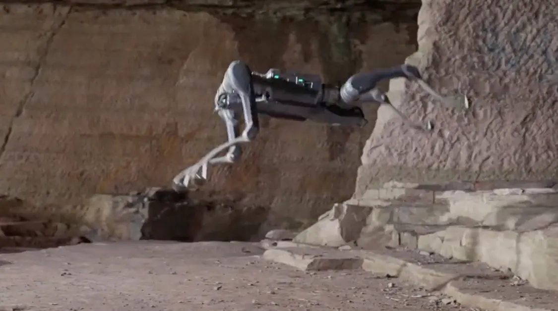 宇樹發(fā)布新款四足機(jī)器狗：重約37Kg，能越野和負(fù)重爬山