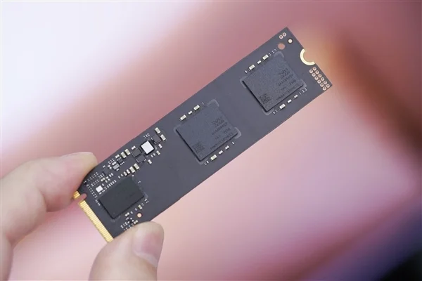 疾速7000MB/s！長江存儲PC450 1TB SSD圖賞