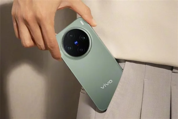 vivo X300真機出爐 韓伯嘯：X系列史上顏值最佳產品