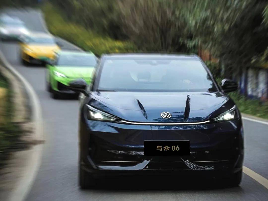 色彩與操控的雙重奏:深度體驗與眾06的“金標”內(nèi)涵