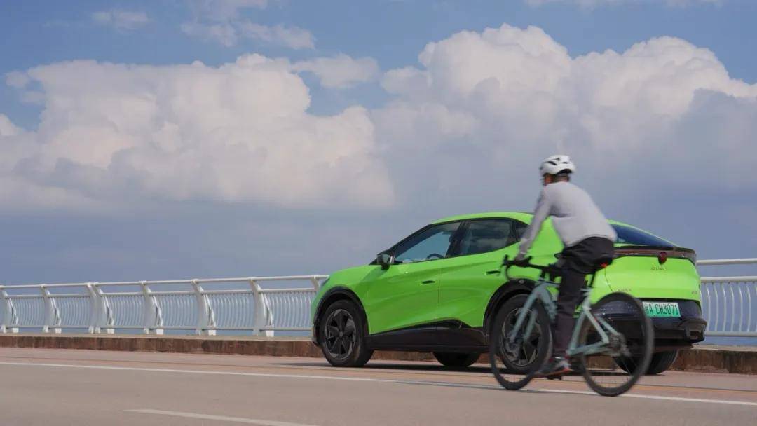 色彩與操控的雙重奏:深度體驗與眾06的“金標”內(nèi)涵