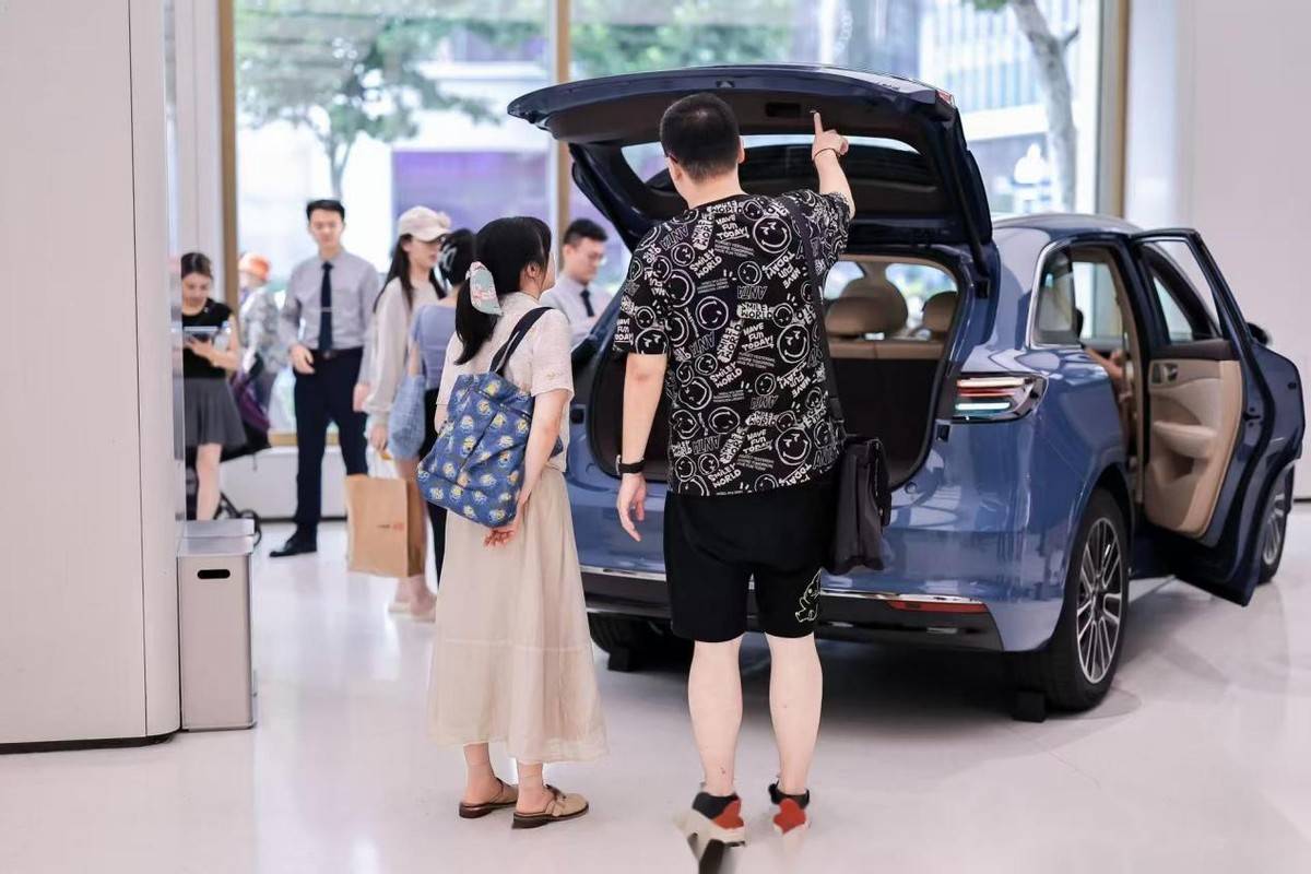 多家新勢力10月銷量創紀錄,理想掉隊,“車二代”發力