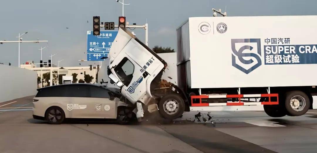 李想越有禮貌 理想汽車銷量越下滑