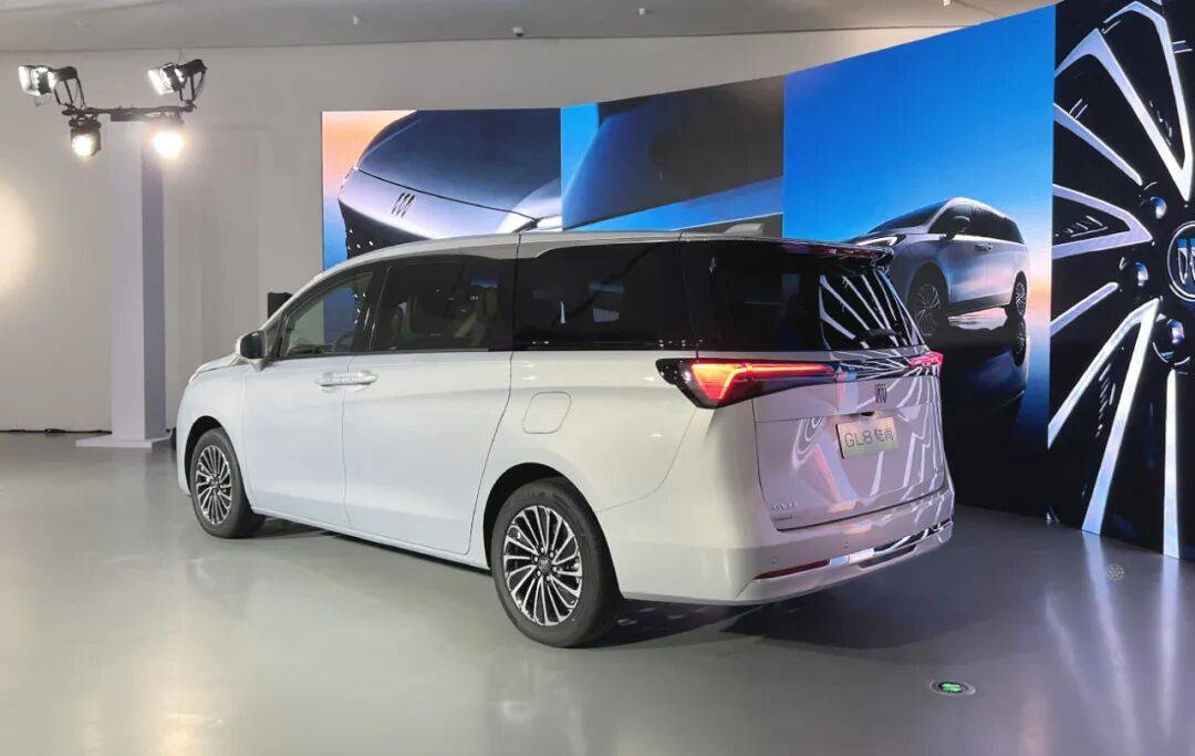 GL8家族銷量破10萬,GL8陸尚11月行情分析,現在買合適嗎?