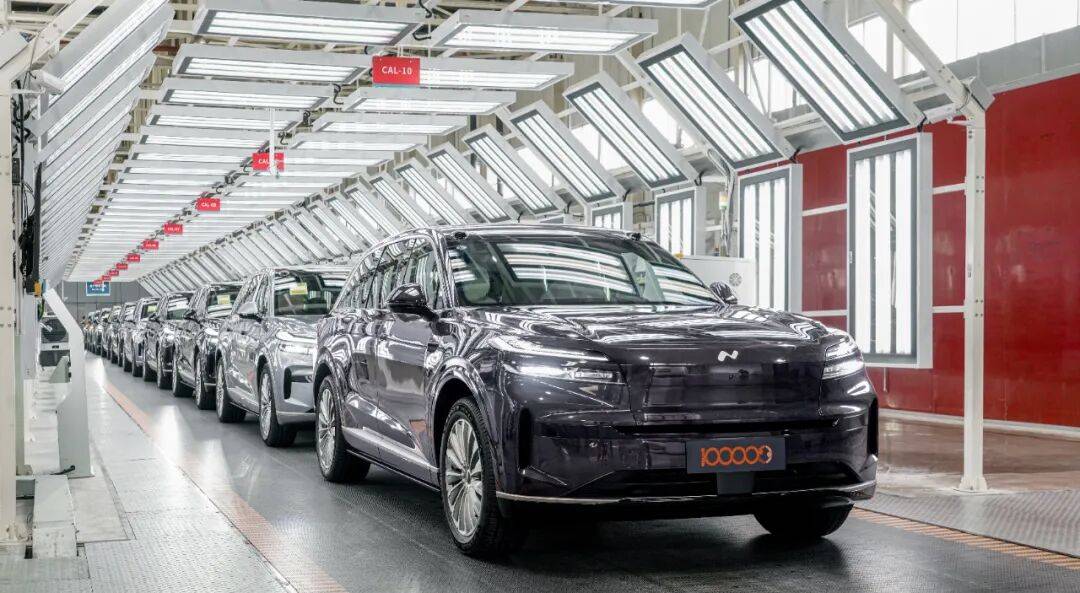 堅(jiān)守純電,蔚來、特斯拉越發(fā)“孤獨(dú)”?