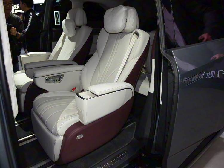 11月份五款高端綠牌MPV汽車備戰(zhàn)廣州車展!