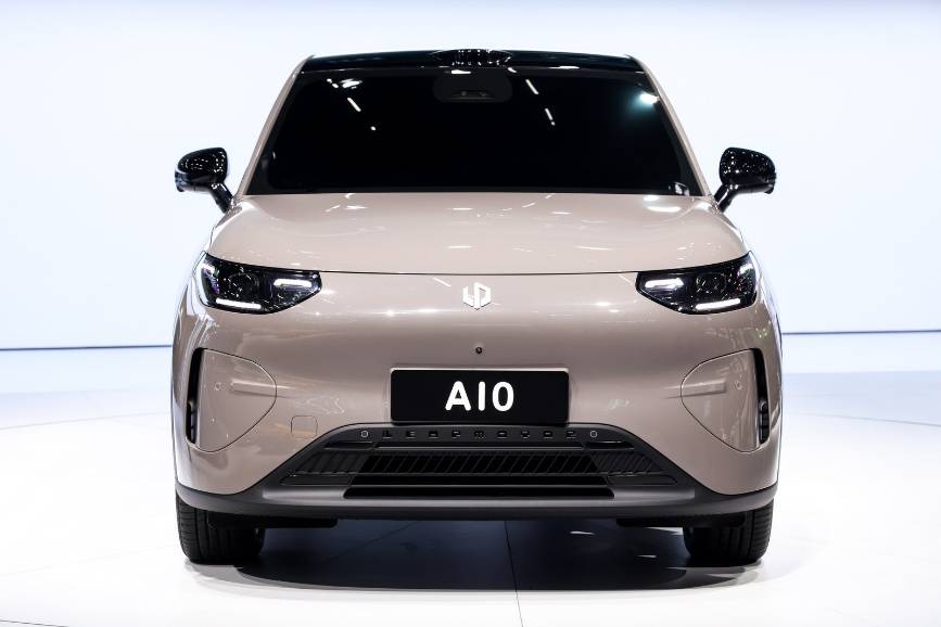 零跑A10首次亮相,懸念拉滿,十萬內到底能做到什么水平?