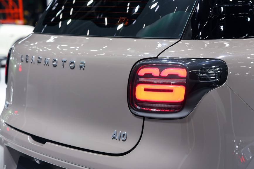 零跑A10首次亮相,懸念拉滿,十萬內到底能做到什么水平?