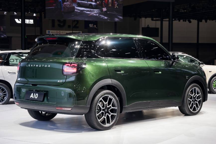 零跑A10首次亮相,懸念拉滿,十萬內到底能做到什么水平?