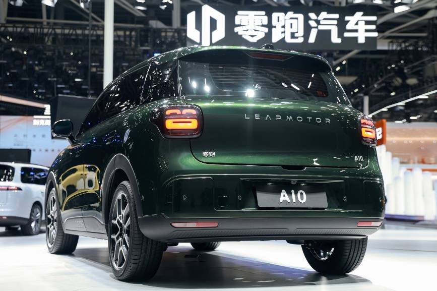 零跑A10首次亮相,懸念拉滿,十萬內到底能做到什么水平?