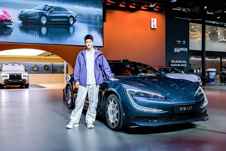 仰望登陸廣州車展,三車矩陣彰顯中國豪華新高度