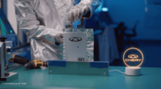 廠家汽車廠商演示智能座艙炫酷交互和高階智駕的自動泊車,固態(tài)電池提速,普及再等5年