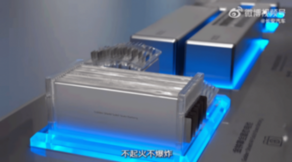 廠家汽車廠商演示智能座艙炫酷交互和高階智駕的自動泊車,固態(tài)電池提速,普及再等5年