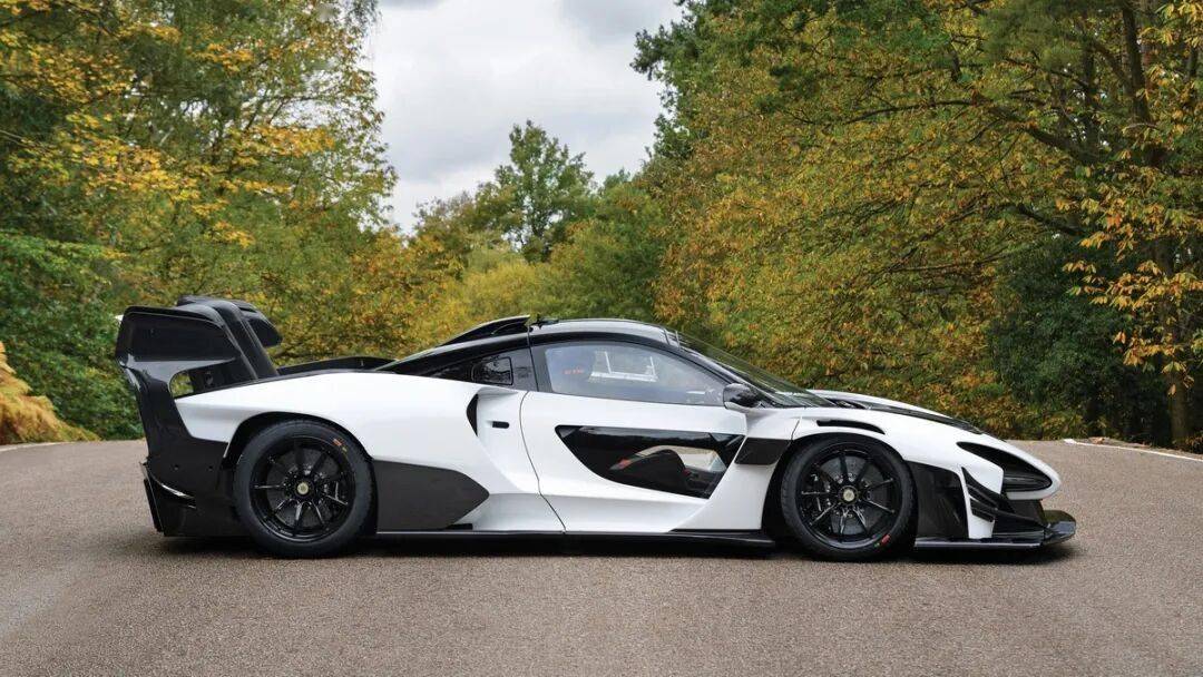 邁凱倫推出了邁凱倫Senna GTR概念車,塞納GTR萬寶路涂裝