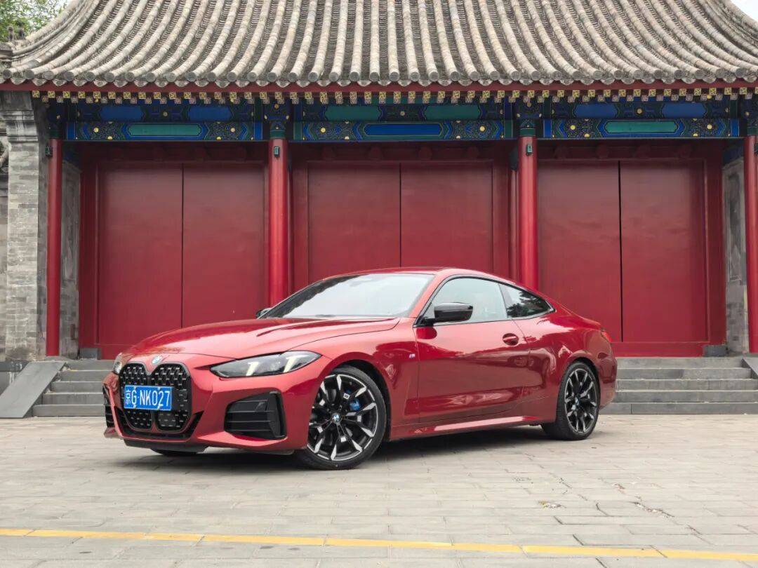 寶馬G22 430i雙門轎跑車換了尾標的雙門版3系,操控自然更便捷