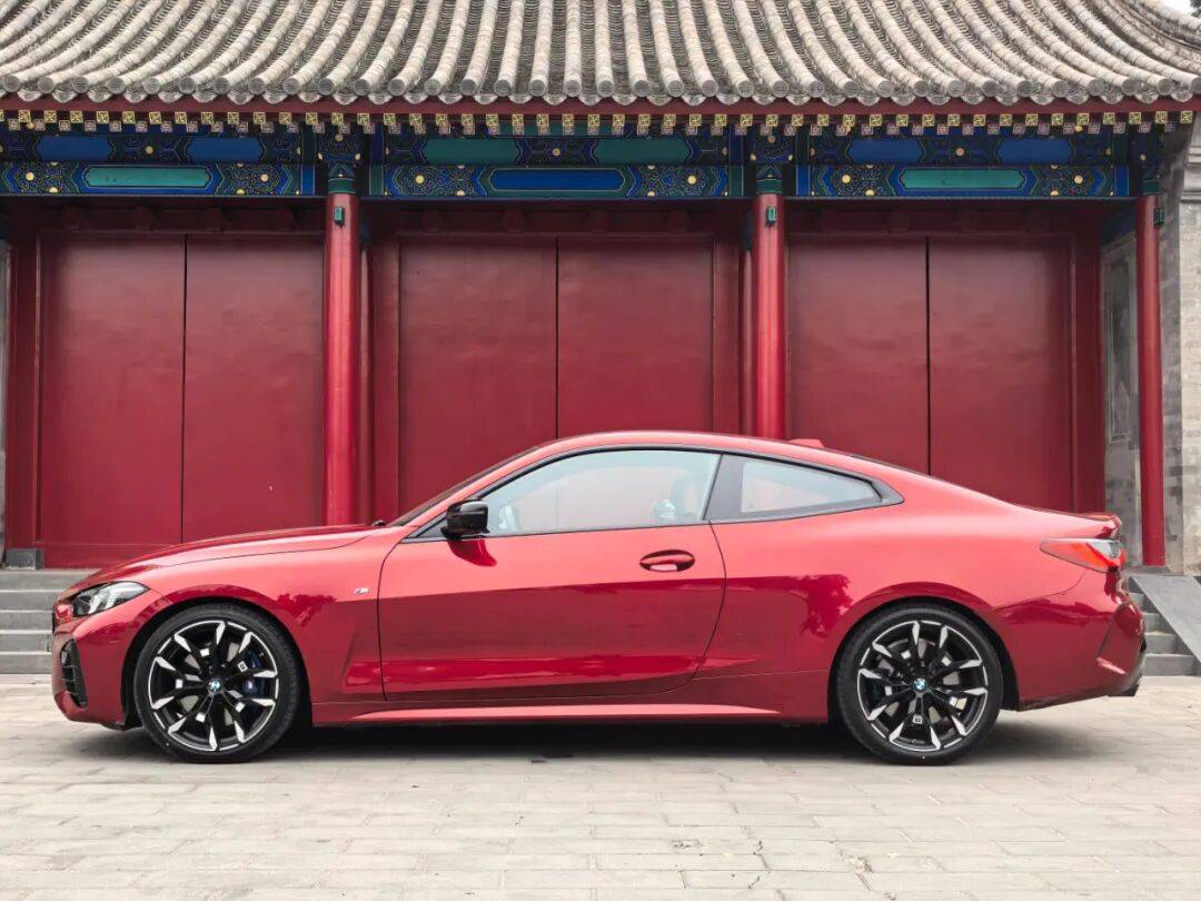 寶馬G22 430i雙門轎跑車換了尾標的雙門版3系,操控自然更便捷