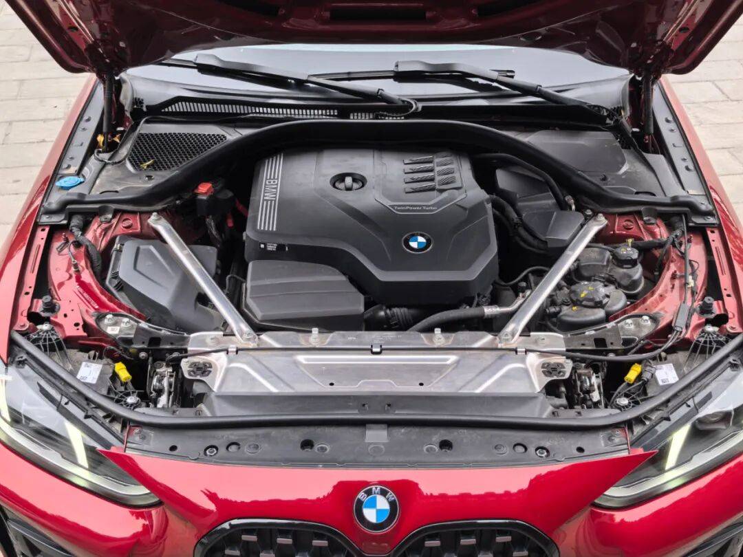 寶馬G22 430i雙門轎跑車換了尾標的雙門版3系,操控自然更便捷