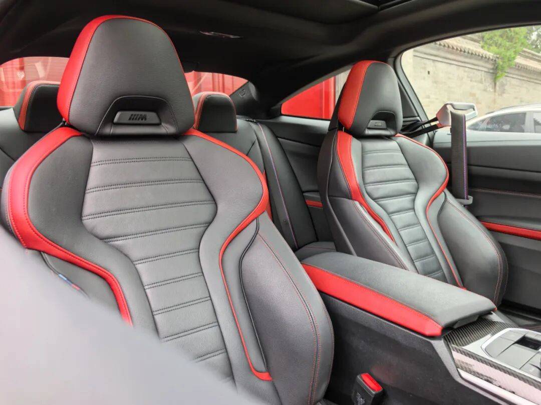 寶馬G22 430i雙門轎跑車換了尾標的雙門版3系,操控自然更便捷