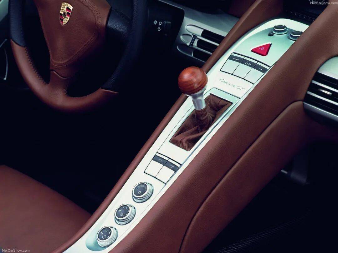 兩千萬的手動擋:能買Carrera GT的人,不關(guān)心這車多少錢