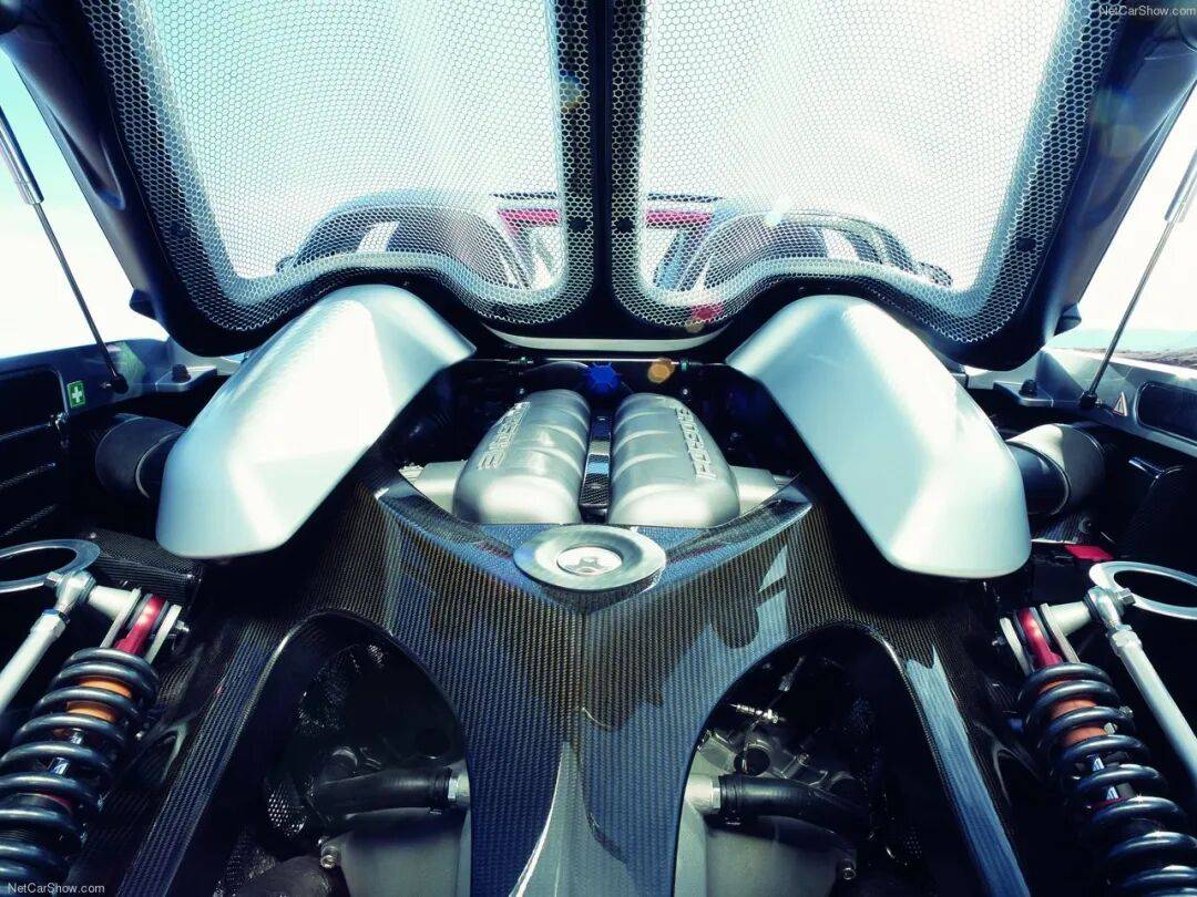 兩千萬的手動擋:能買Carrera GT的人,不關(guān)心這車多少錢