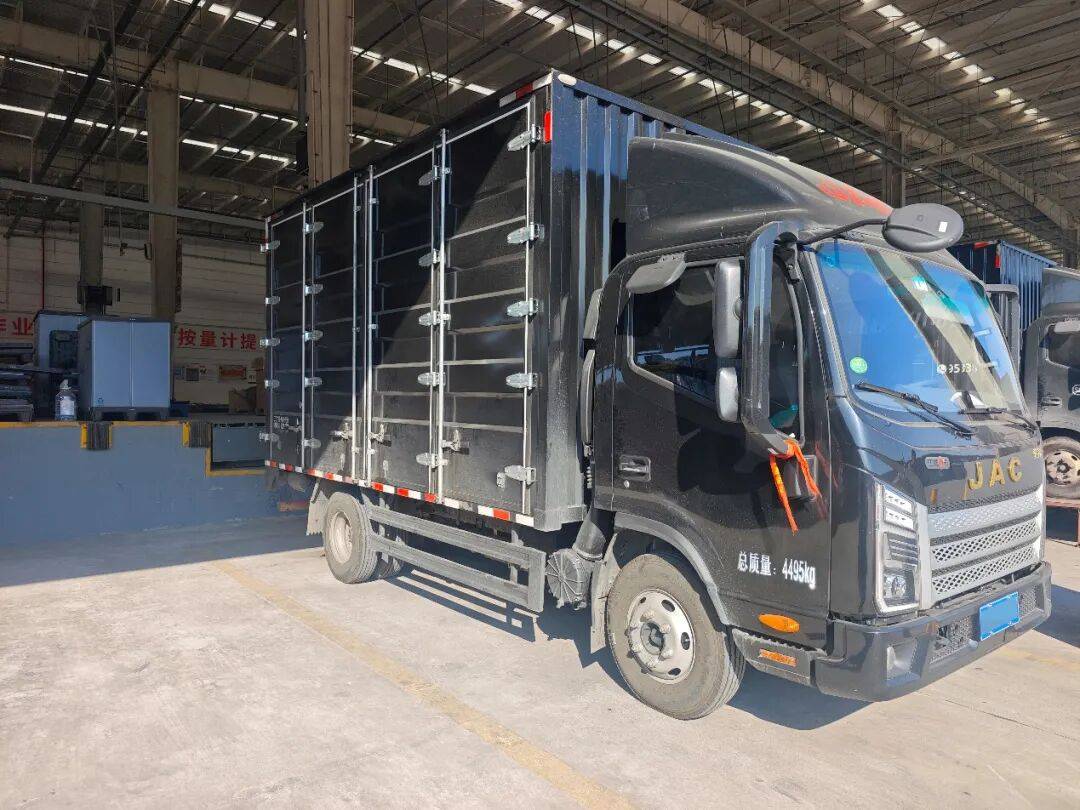 顏值與實(shí)力雙在線,江淮駿鈴A7是他快遞運(yùn)輸路上的硬核底氣